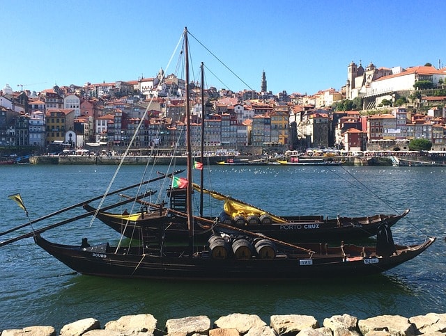 Many UK nationals mostly retirees want to live in Portugal due to the lifestyle benefits.