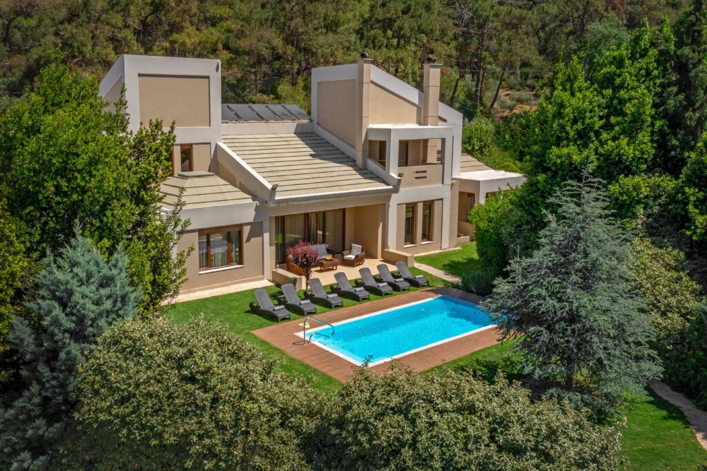 Modern off-plan villas for sale on the Athenian Riviera in Athens.