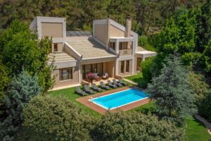 Modern villa with pool in Greece representing Golden Visa Greece property options from €250k €400k €800k for UK nationals buying property in Greece.
