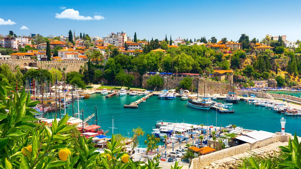 Antalya Marina, one of the best places to retire in Turkey for British retirees seeking a Mediterranean lifestyle, modern healthcare and affordable living.