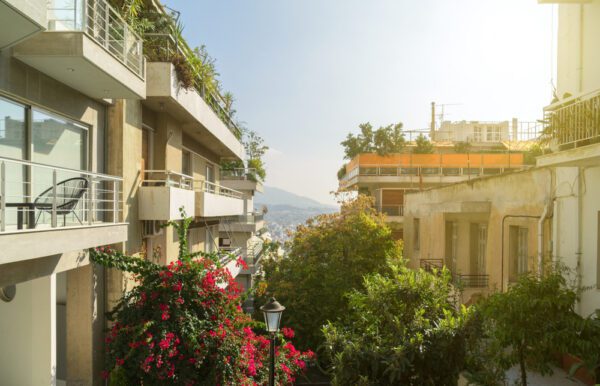 Buying property in Greece vs Dubai for Golden Visa residency and long-term investment comparison.